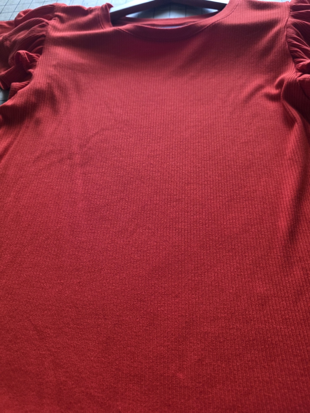 On 34th Red Ribbed Flutter Ruffle Sleeve Top Size L - Picture 6 of 10
